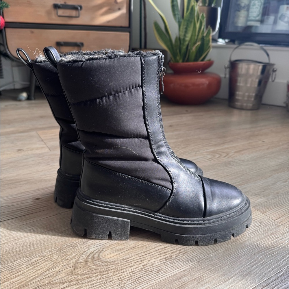 Very Moda Black Leather Shearling Lined Winter Boots. Size 37